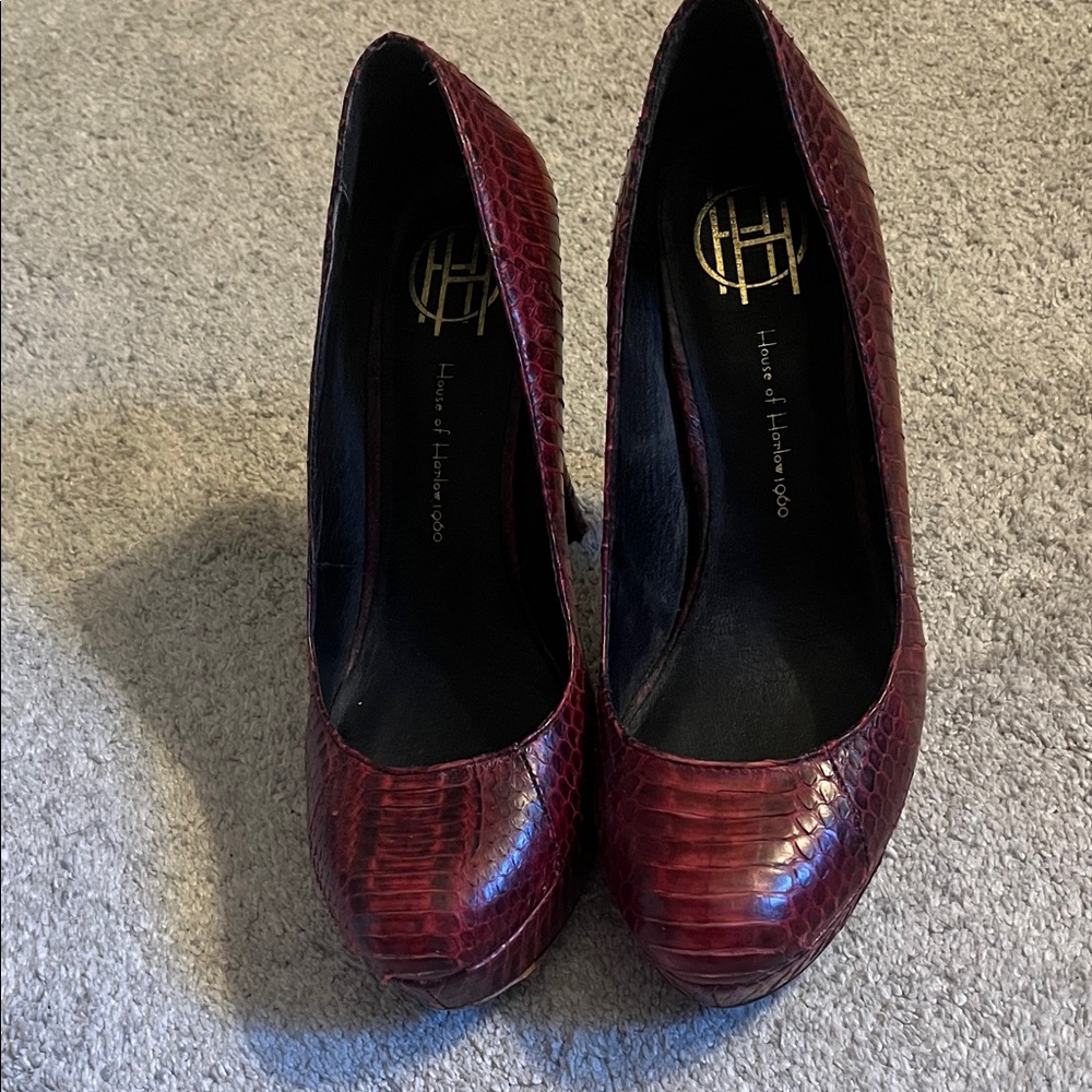 House of Harlow 1960 Nora Raspberry Snakeskin Heels